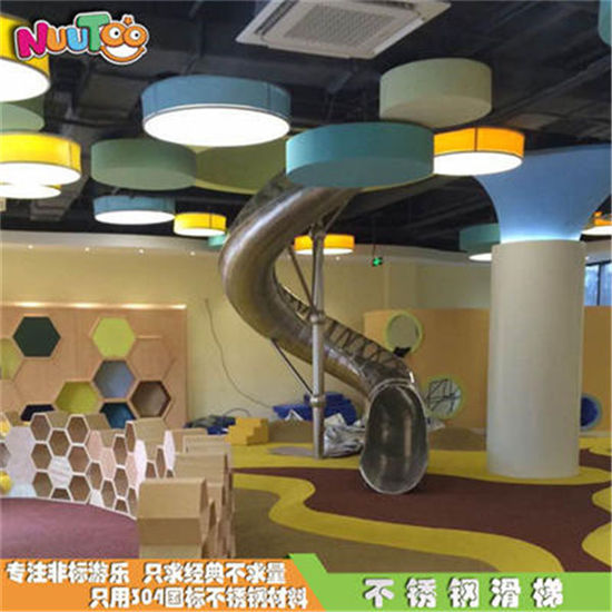 不銹鋼旋轉(zhuǎn)滑梯 兒童樂(lè)園非標(biāo)定制不銹鋼滑梯 304不銹鋼螺旋半透明滑梯