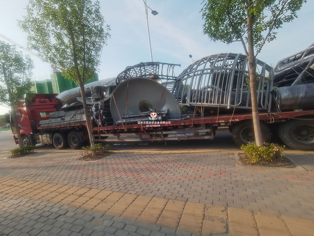 戶(hù)外游樂(lè)設(shè)備裝車(chē)