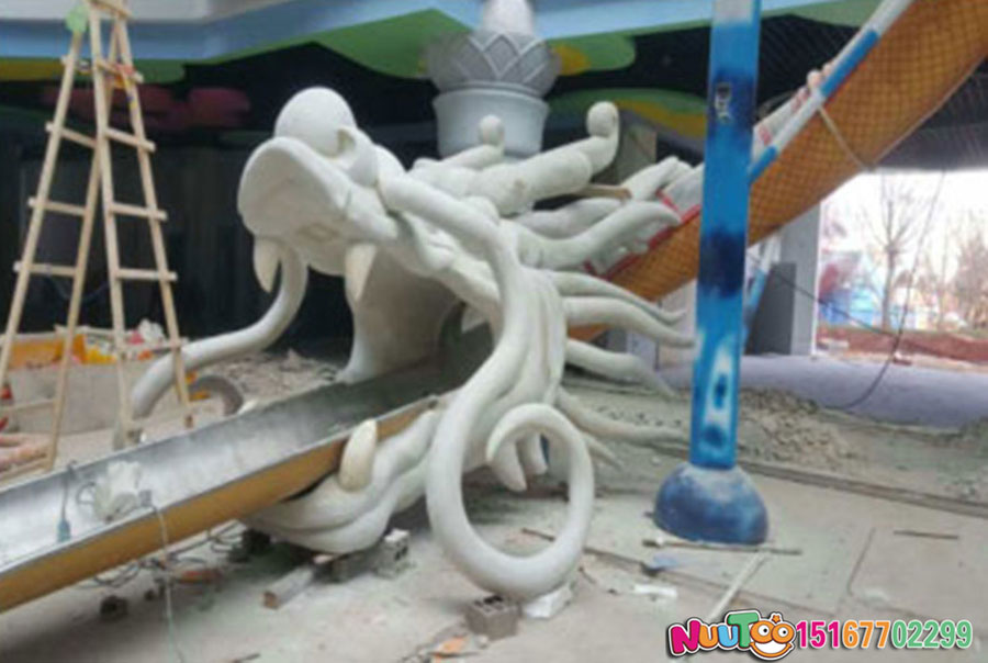 不銹鋼滑梯對(duì)比傳統(tǒng)滑梯有哪些優(yōu)勢(shì)？需要從不同方面對(duì)比